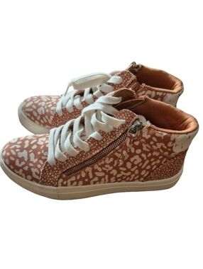 Universal Threads Size 7.5 Womens Sneakers